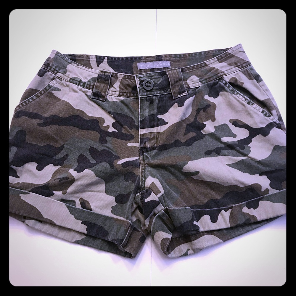 F.L Jeans camo shorts with rolled hem size…